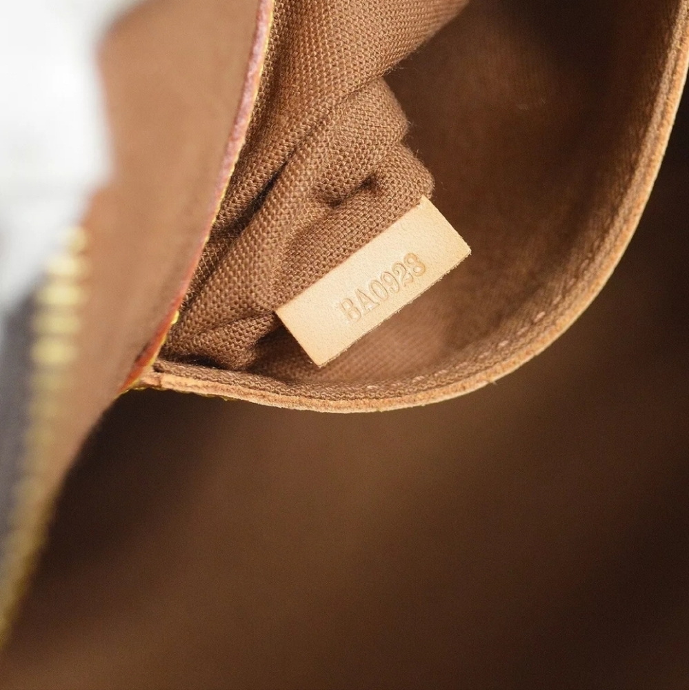 LOUIS VUITTON Monogram Alma Handbag! - Picture 9 of 13